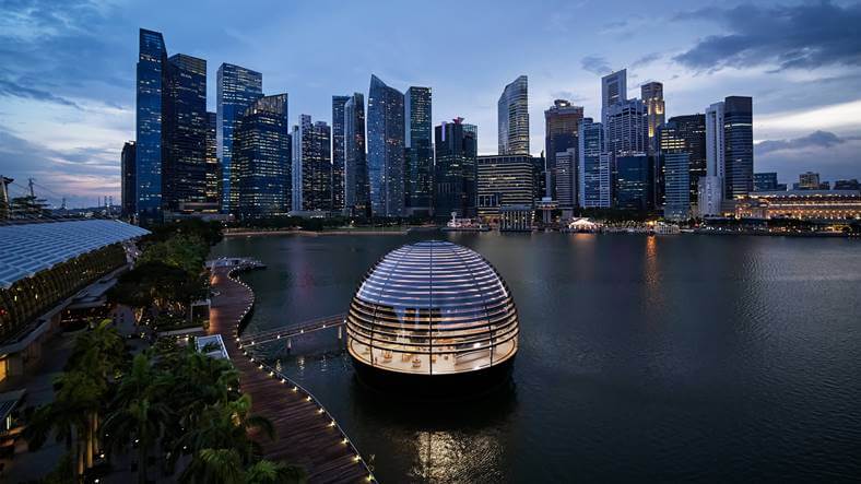 Apple Shared Photos of First Floating Store