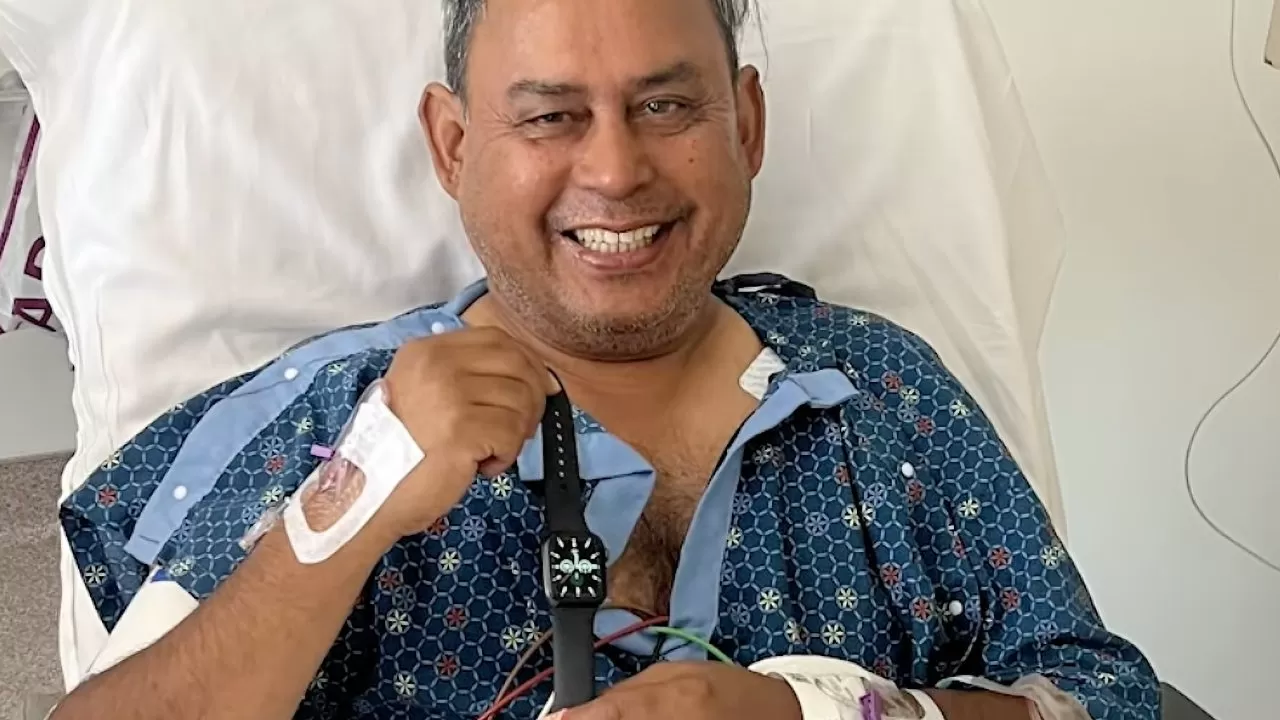 Daughters overjoyed as Apple Watch gift saves their father's life