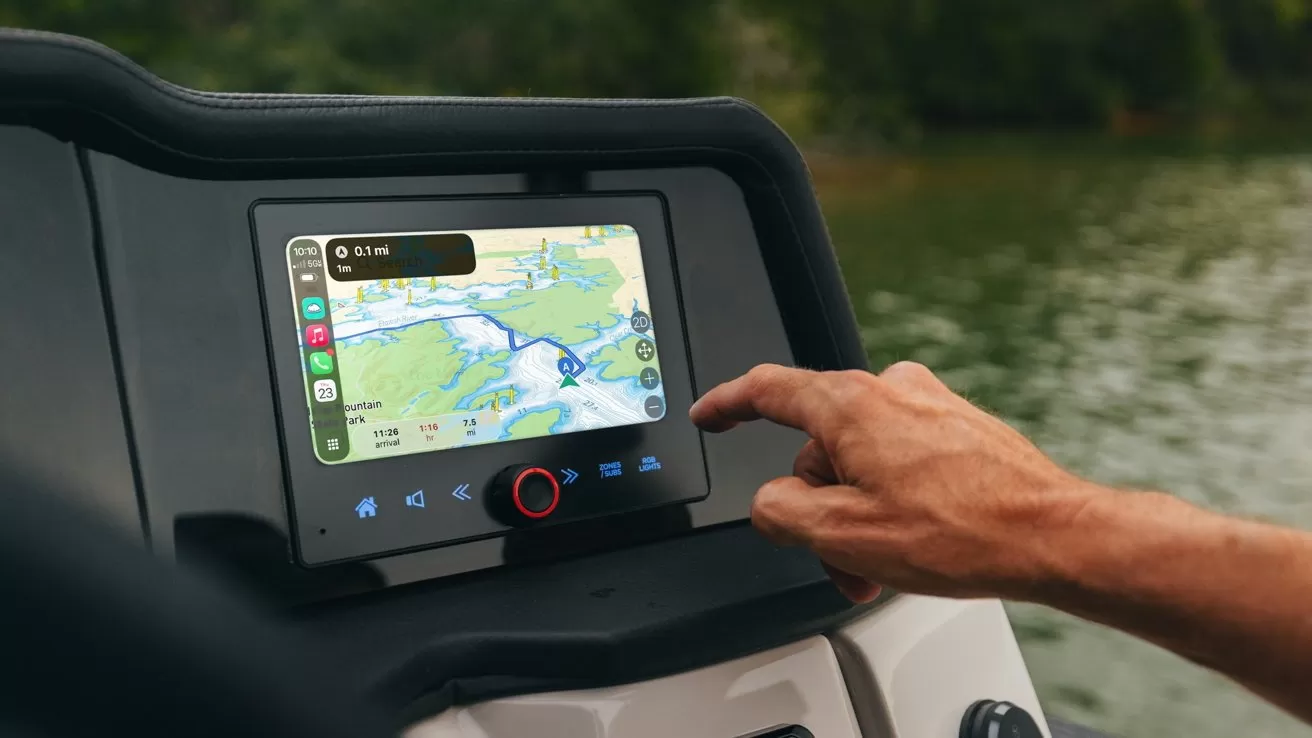 Set sail with Apple CarPlay on Crest & Balise pontoon boats