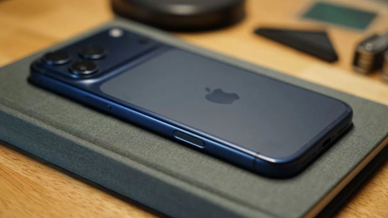 US senators urge Apple to abandon plans for Chinese-made chips